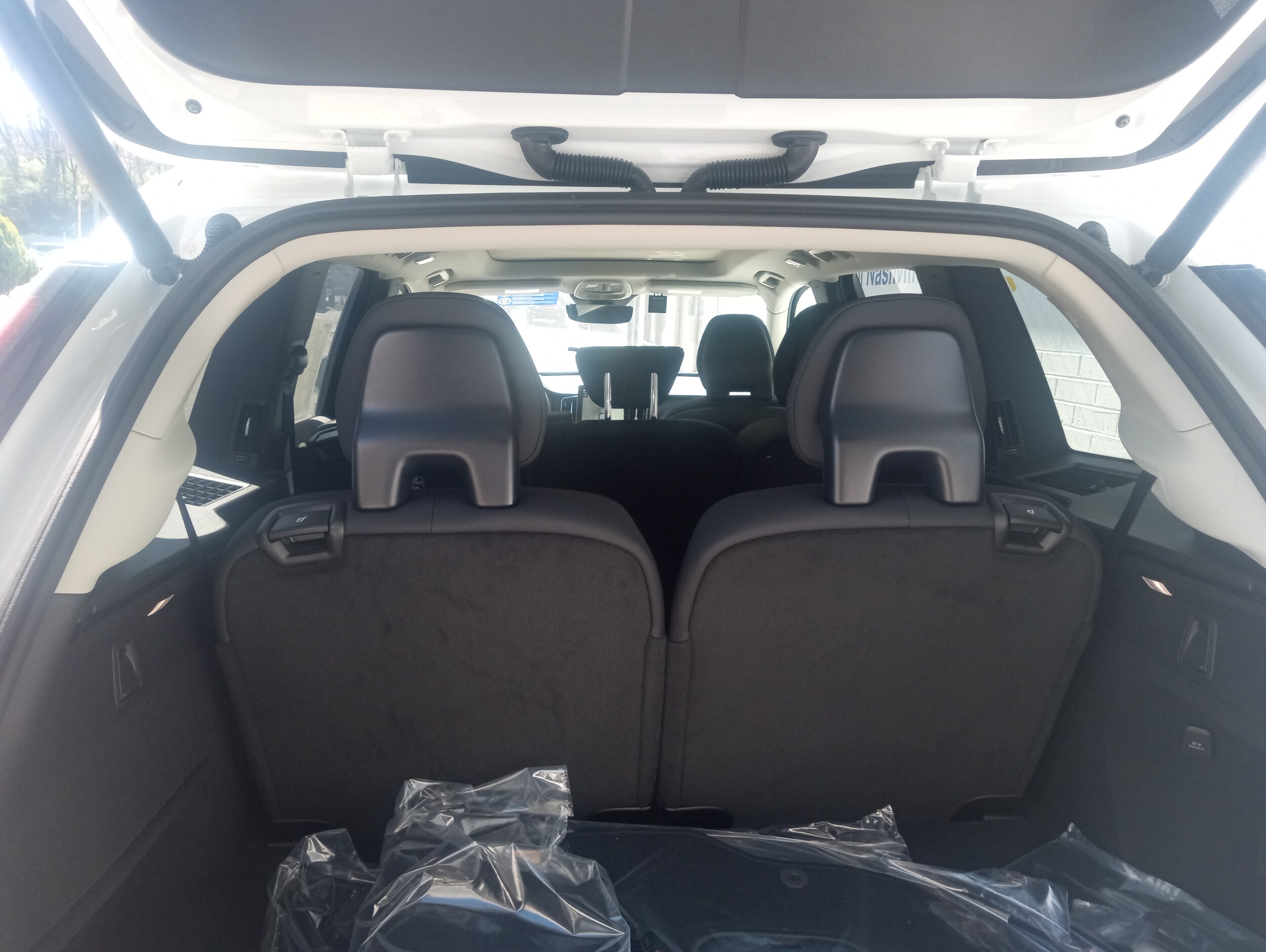 2025 Volvo XC90 Plus photo 3