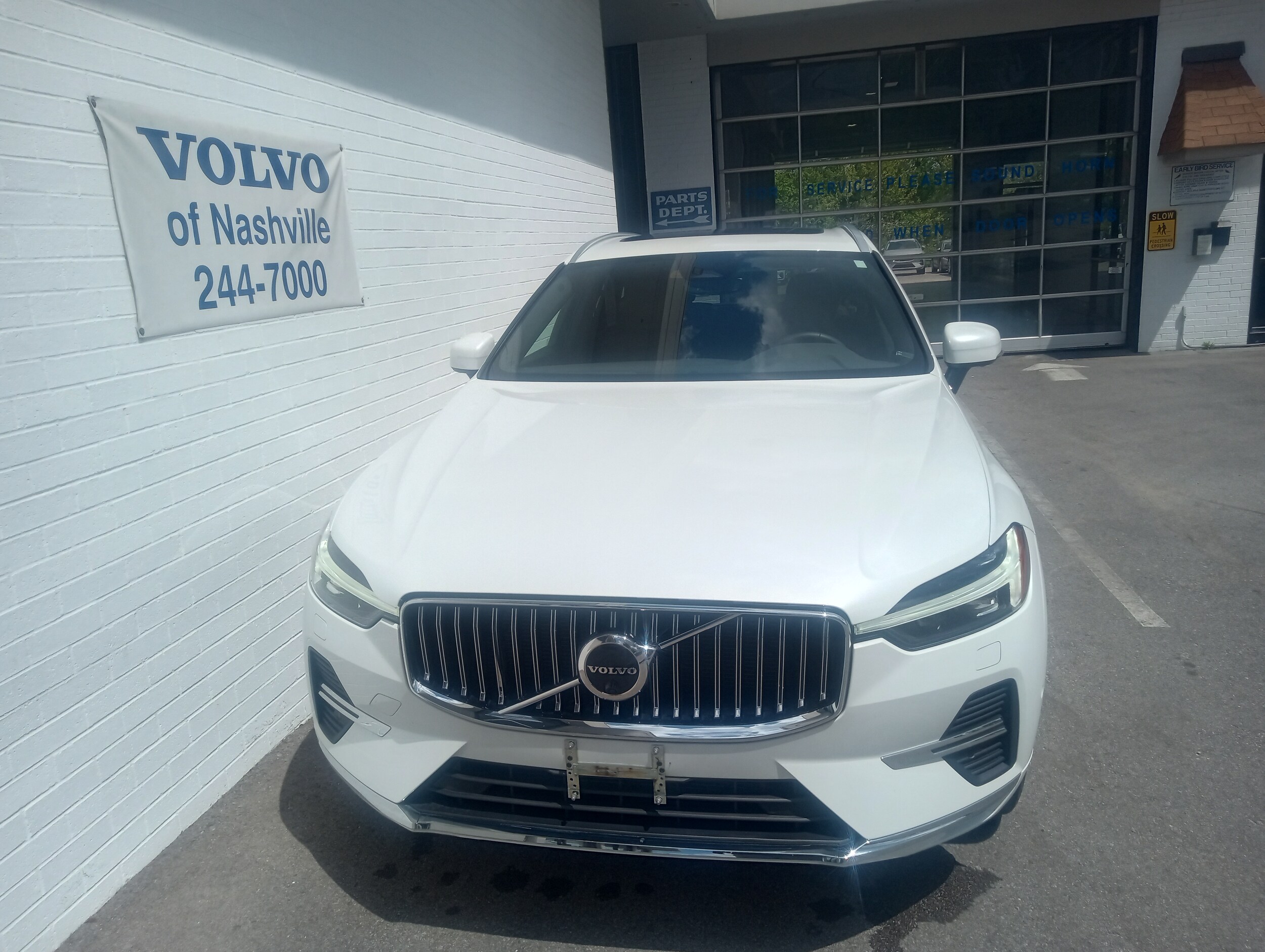 2023 Volvo XC60 B5 Plus photo 2
