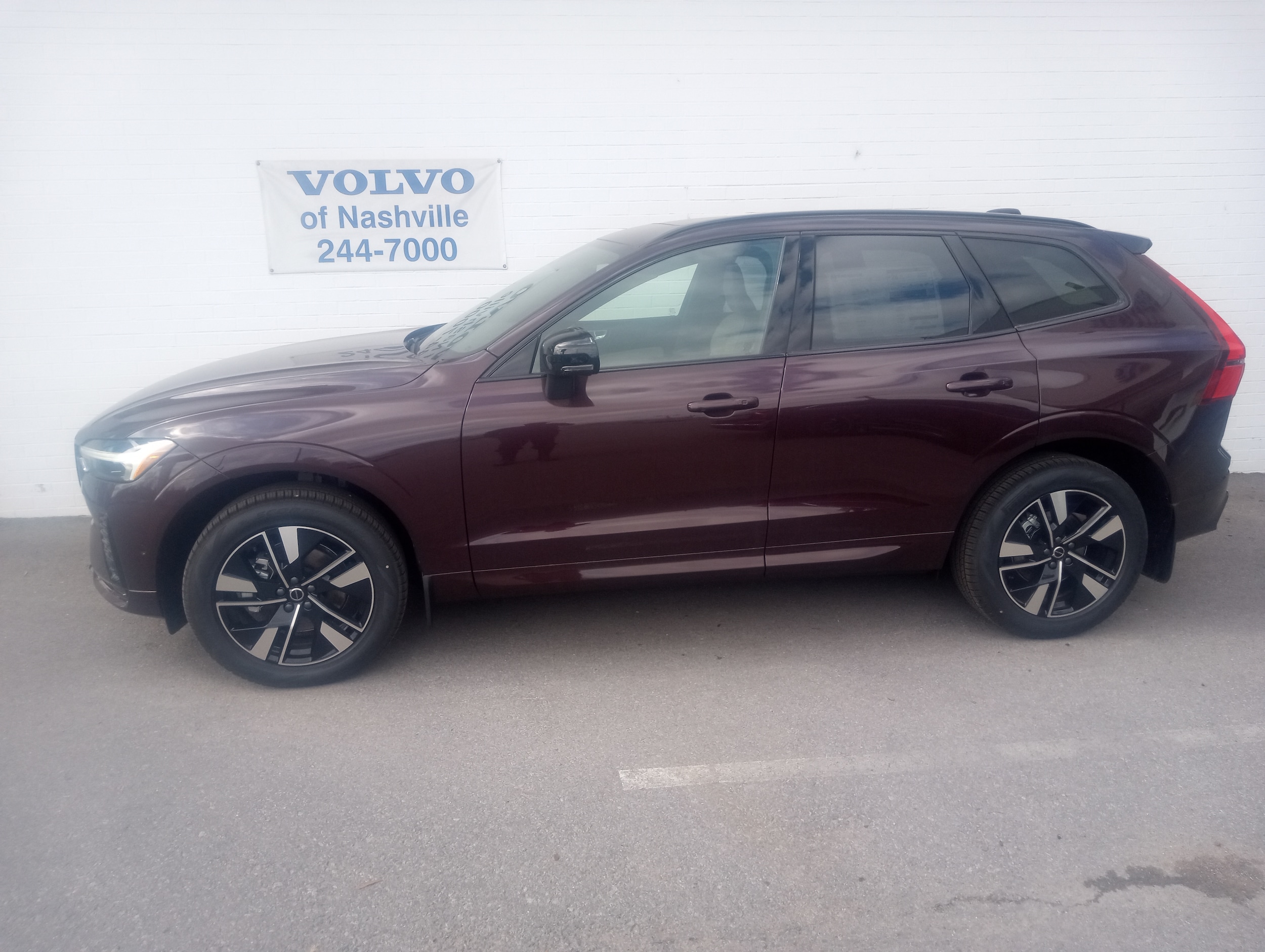 2026 Volvo XC60 B5 Plus Dark AWD's photo