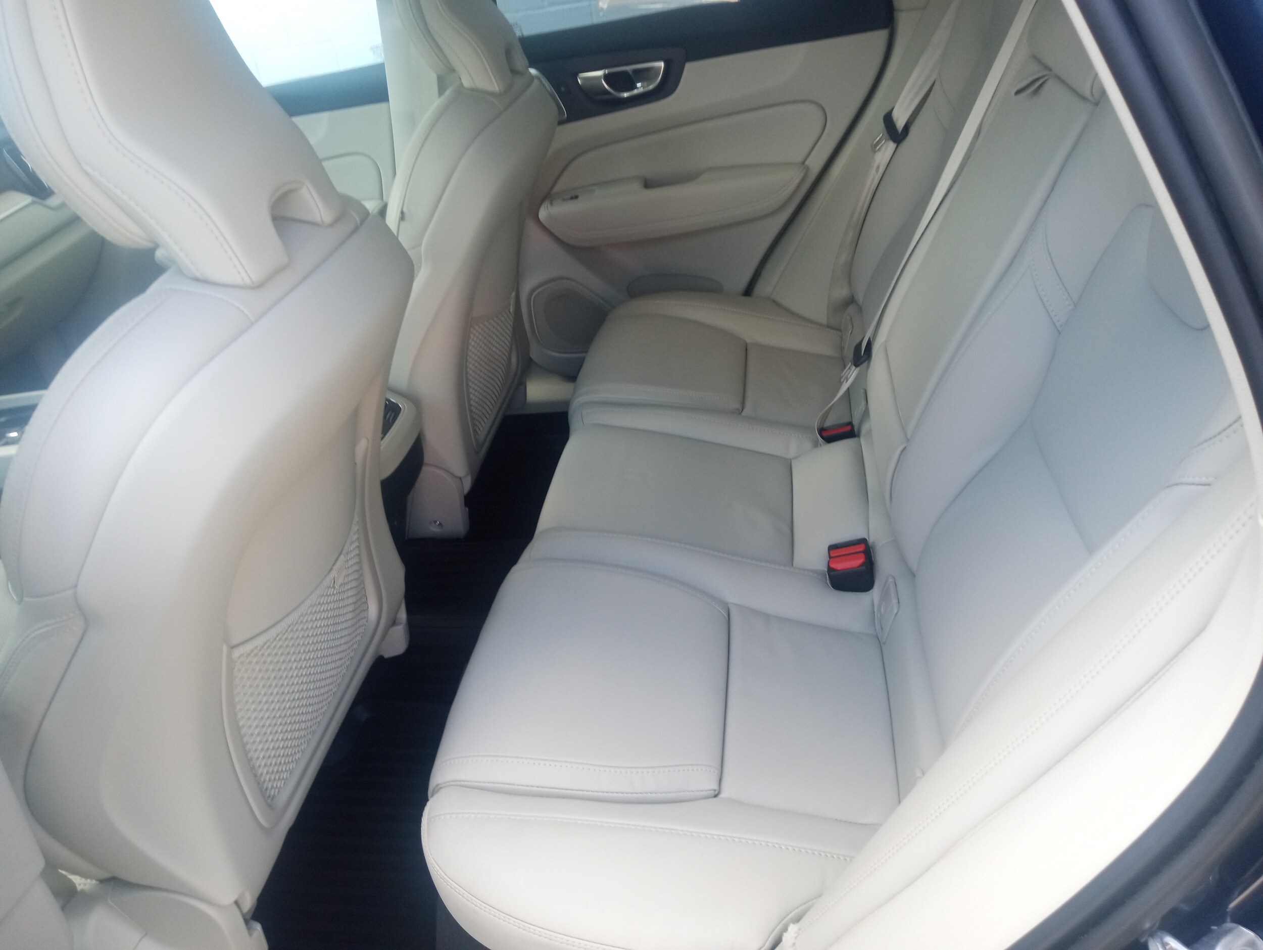 2023 Volvo XC60 Ultimate photo 4