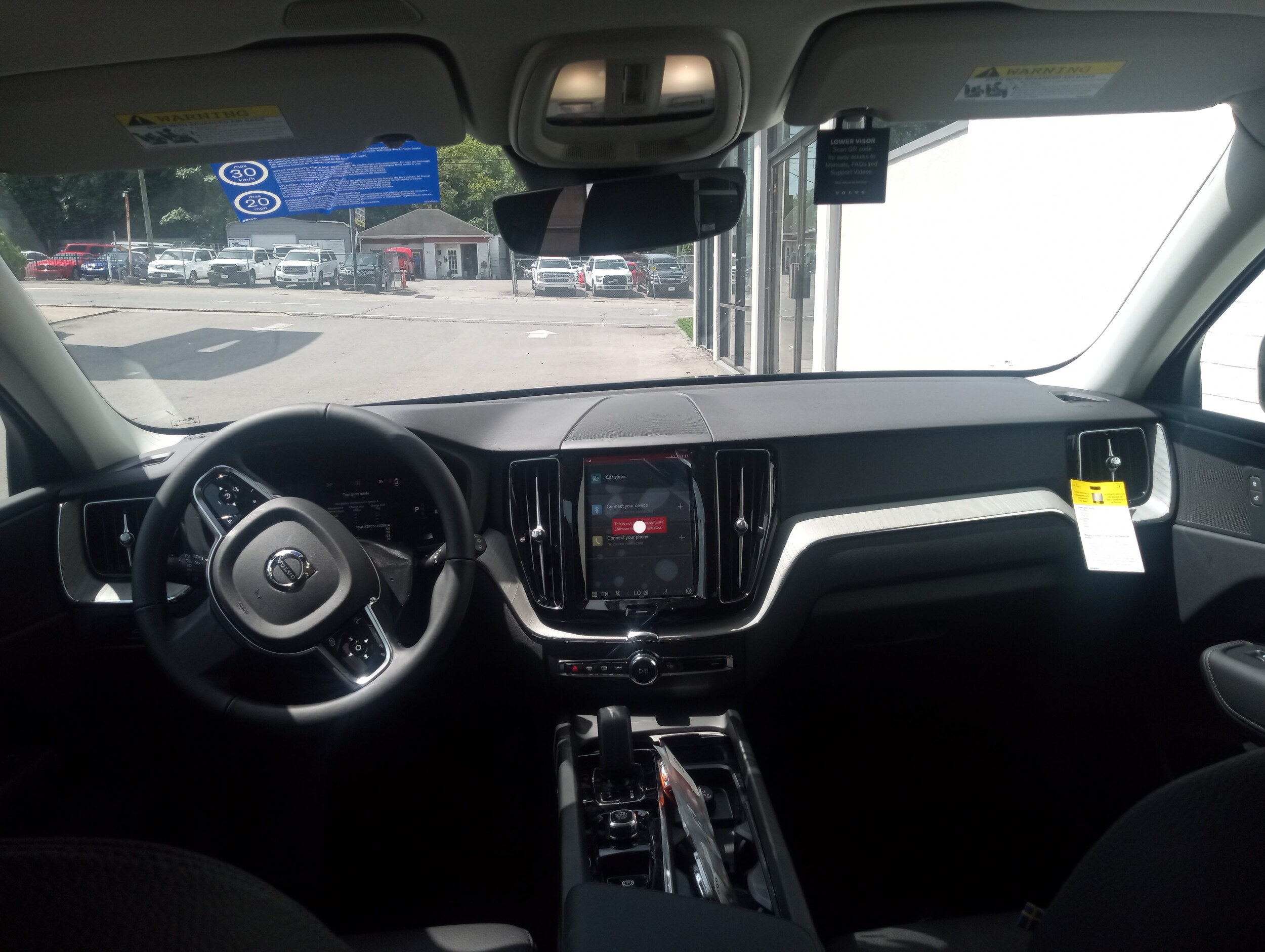 2025 Volvo XC60 B5 Plus photo 4