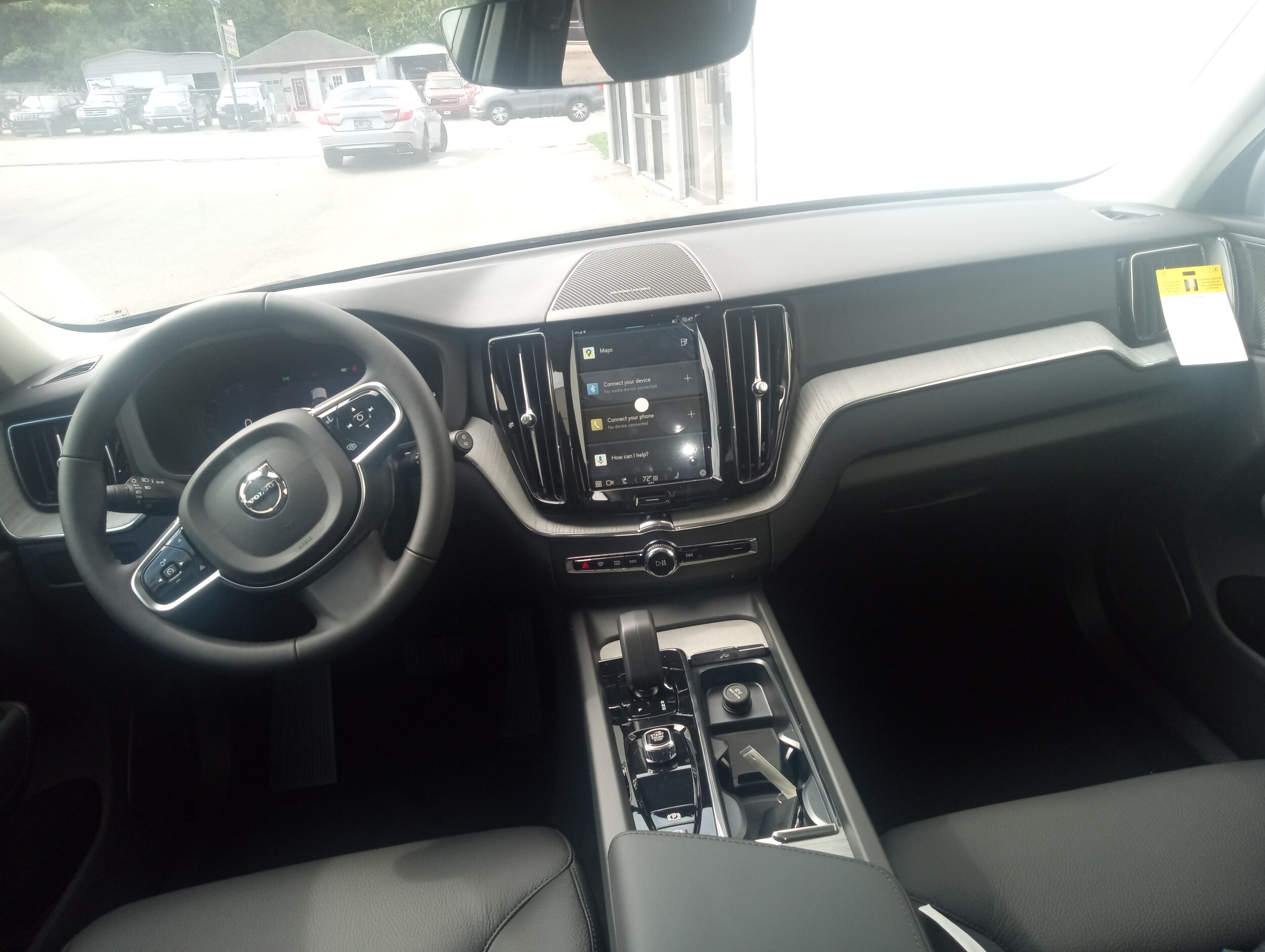 2025 Volvo XC60 Hybrid T8 Plus photo 4