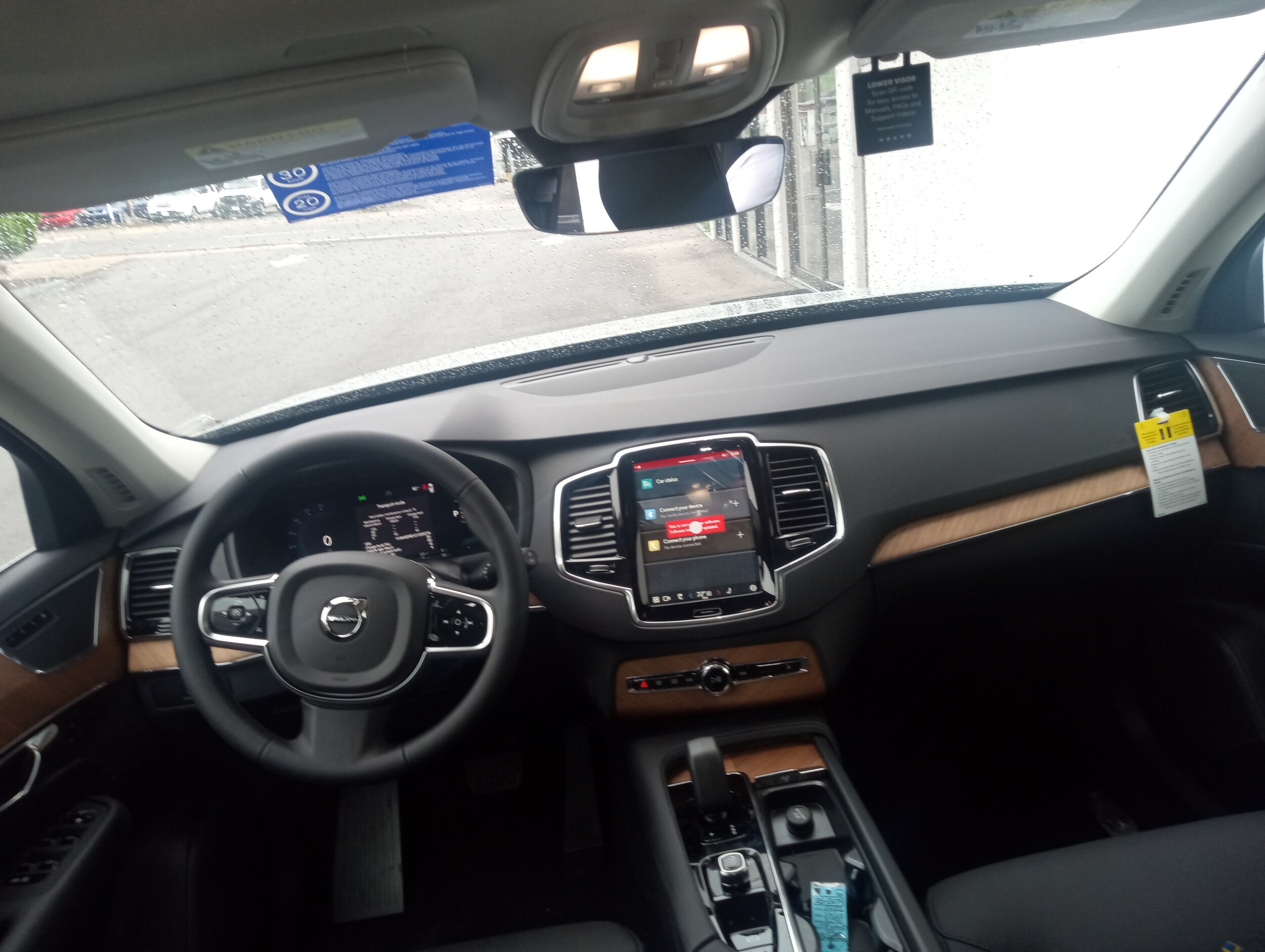 2025 Volvo XC90 T8 Plus photo 3