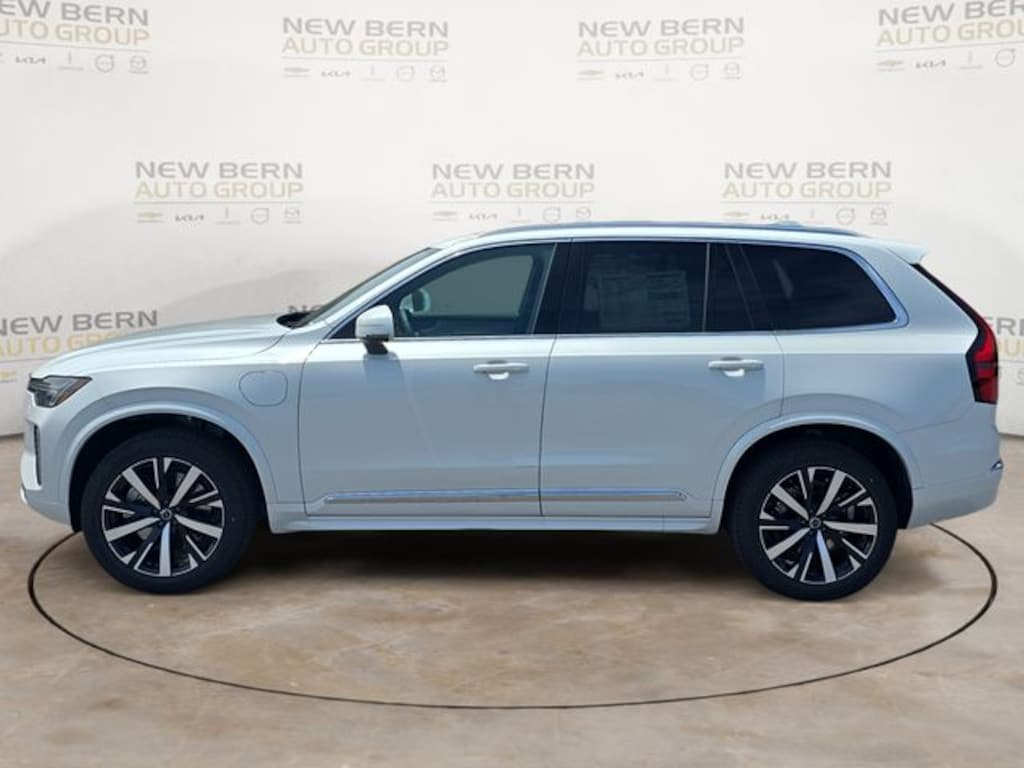 New 2026 Volvo XC90 plug-in hybrid T8 Core SUV