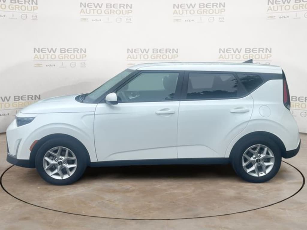 Used 2025 Kia Soul LX Hatchback