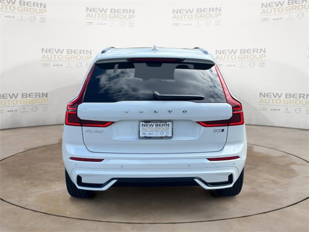 New 2026 Volvo XC60 B5 Core SUV