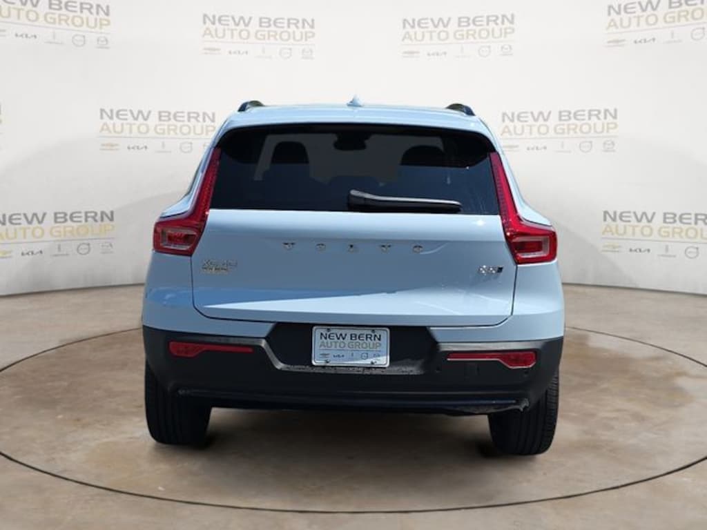 New 2026 Volvo XC40 B5 Plus SUV
