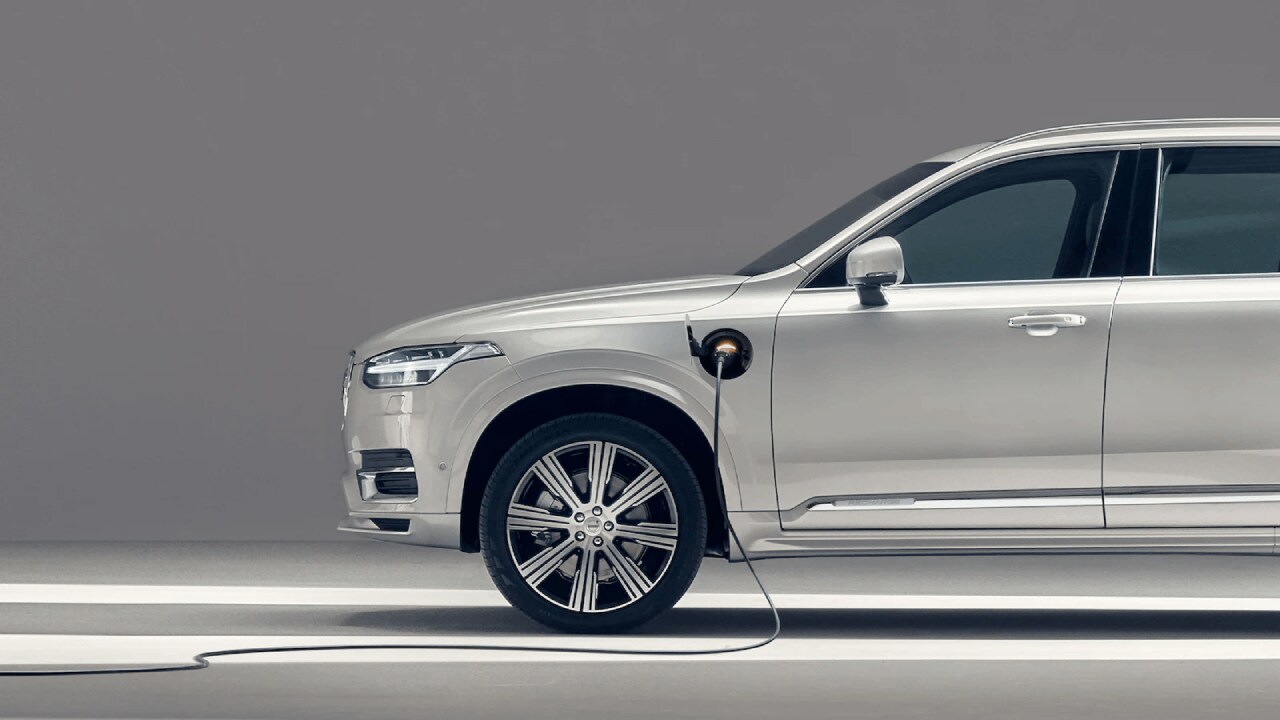 xc90-recharge-gallery-11-16x9 (1).png