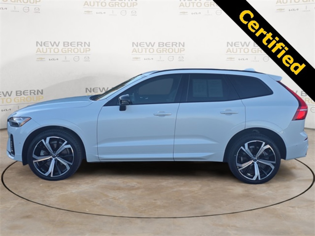 Certified 2022 Volvo XC60 B6 R-Design SUV