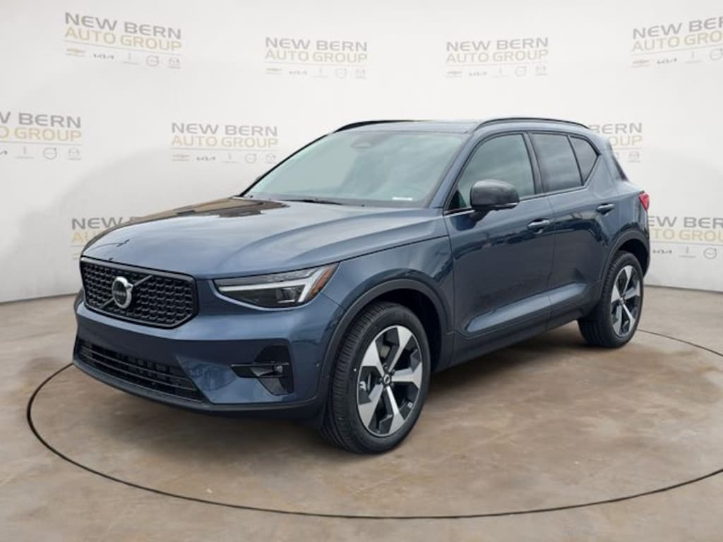 New 2026 Volvo XC40 B5 Plus SUV
