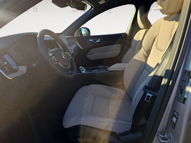 2026 Volvo XC60 Plus - Photo 9
