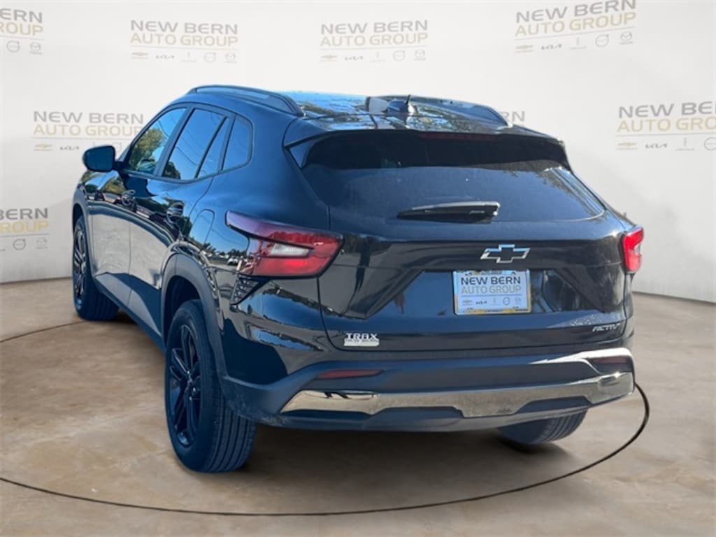 Used 2025 Chevrolet Trax Activ SUV