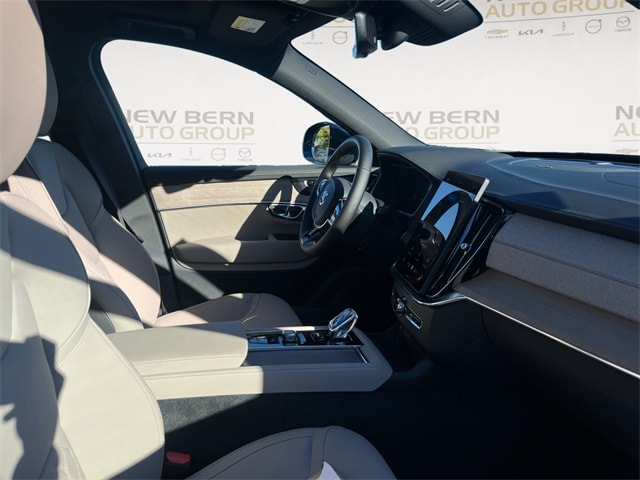 2026 Volvo XC90 Plus - Photo 15