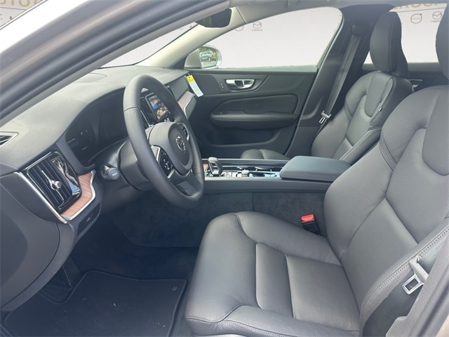 2026 Volvo V60 Cross Country Plus - Photo 9