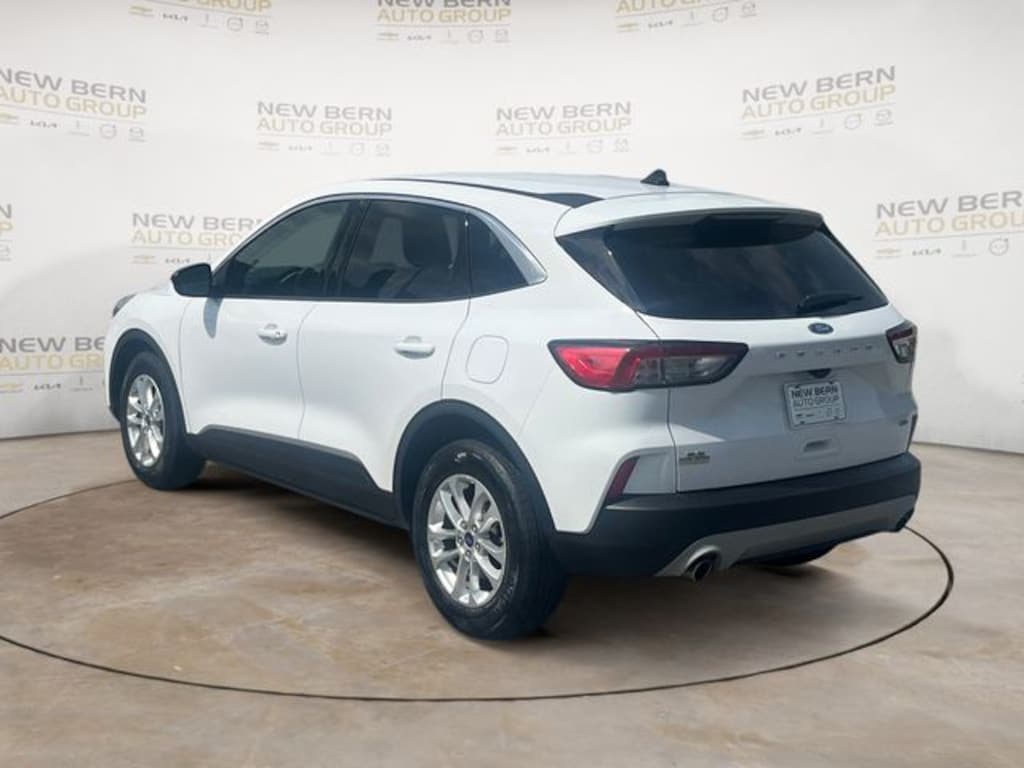 Used 2022 Ford Escape Hybrid SE SUV