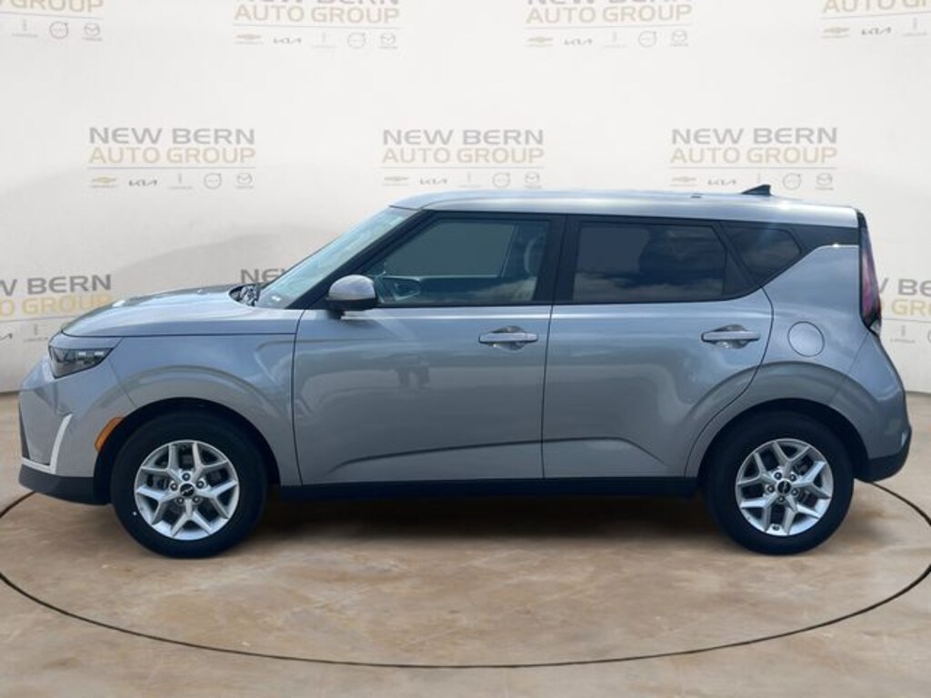 Used 2025 Kia Soul LX Hatchback