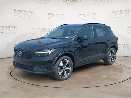 2025 Volvo XC40 B5 Plus Dark Theme SUV
