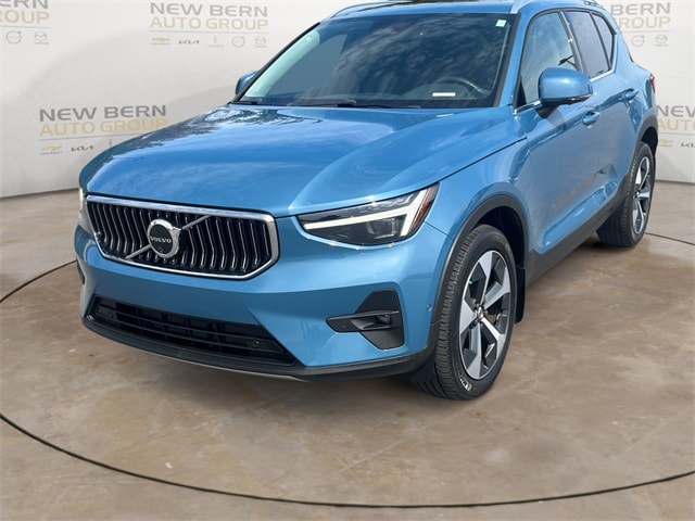 2024 Volvo XC40 B5 Plus Bright Theme