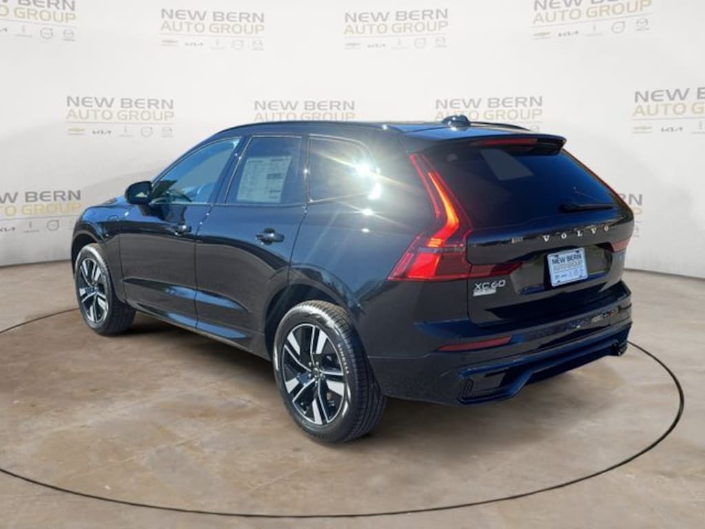 New 2026 Volvo XC60 plug-in hybrid T8 Core SUV