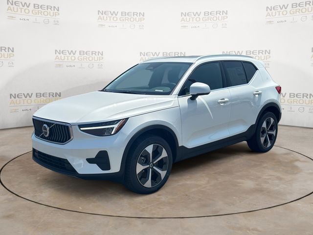 2025 Volvo XC40 B5 Core Bright AWD's photo