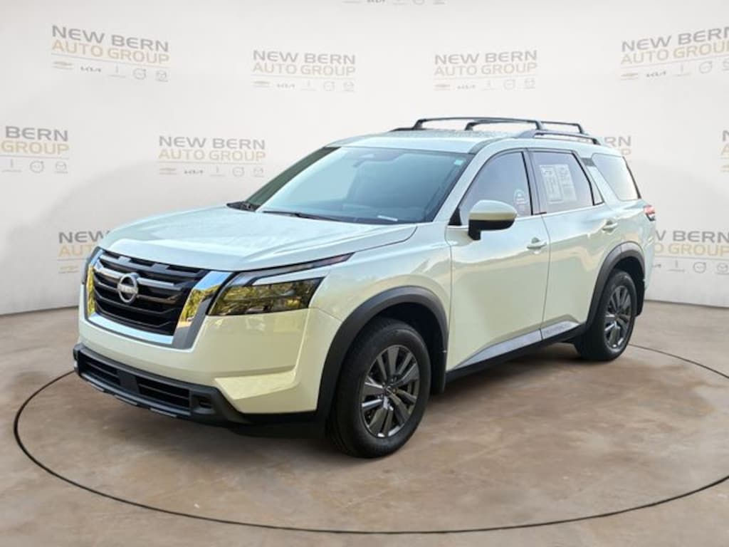 Used 2024 Nissan Pathfinder SV SUV