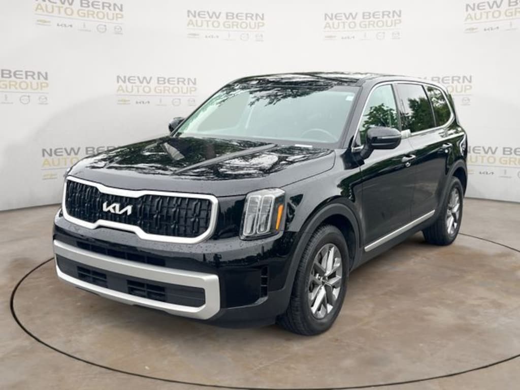 Used 2023 Kia Telluride LX SUV