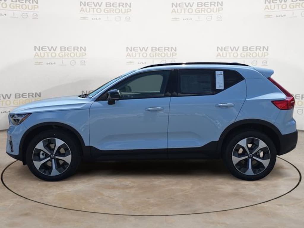 New 2026 Volvo XC40 B5 Plus SUV