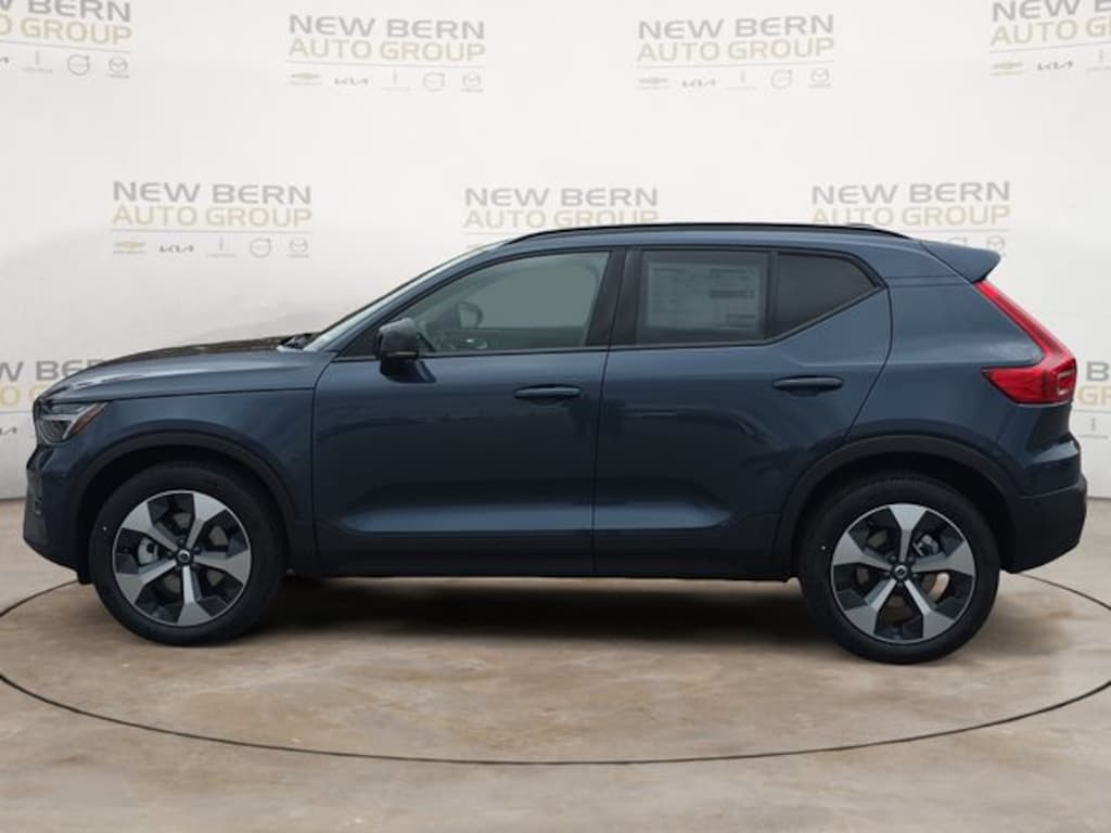 New 2026 Volvo XC40 B5 Plus SUV