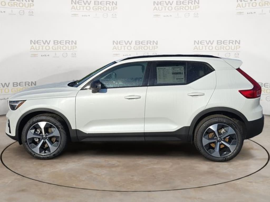 New 2026 Volvo XC40 B5 Plus SUV