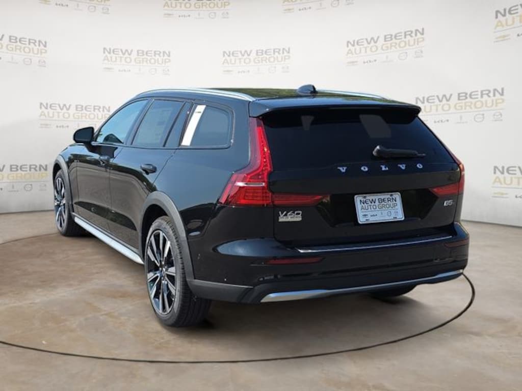 New 2026 Volvo V60 Cross Country B5 Ultra Wagon