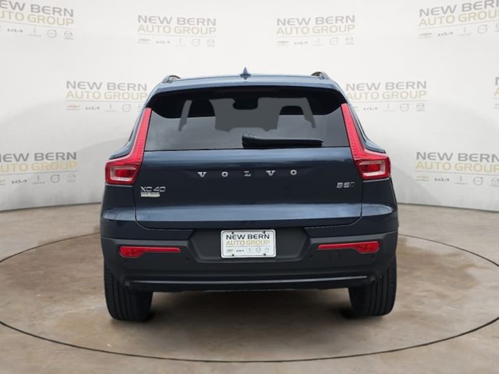 New 2026 Volvo XC40 B5 Plus SUV