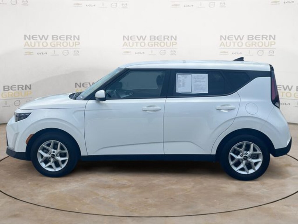 Used 2025 Kia Soul LX Hatchback