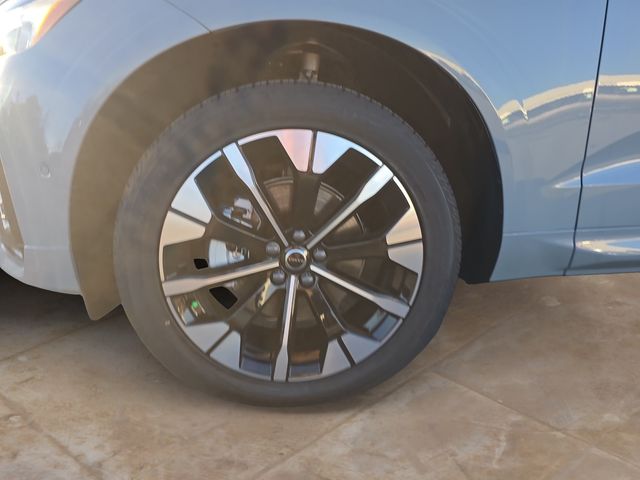 2026 Volvo XC60 Plus - Photo 14