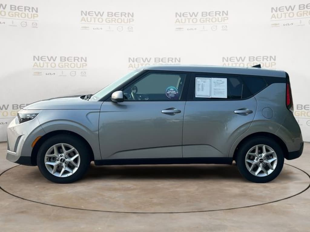 Used 2025 Kia Soul LX Hatchback