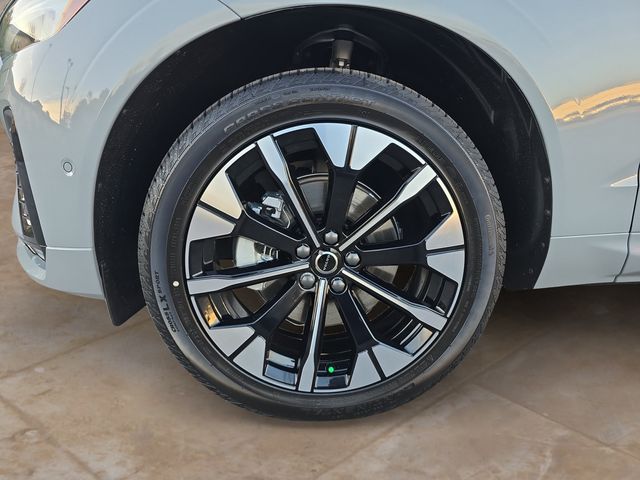 2026 Volvo XC60 Plus - Photo 14