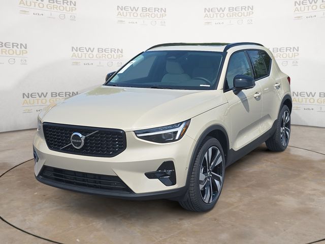 2026 Volvo XC40 B5 Ultra Dark AWD's photo