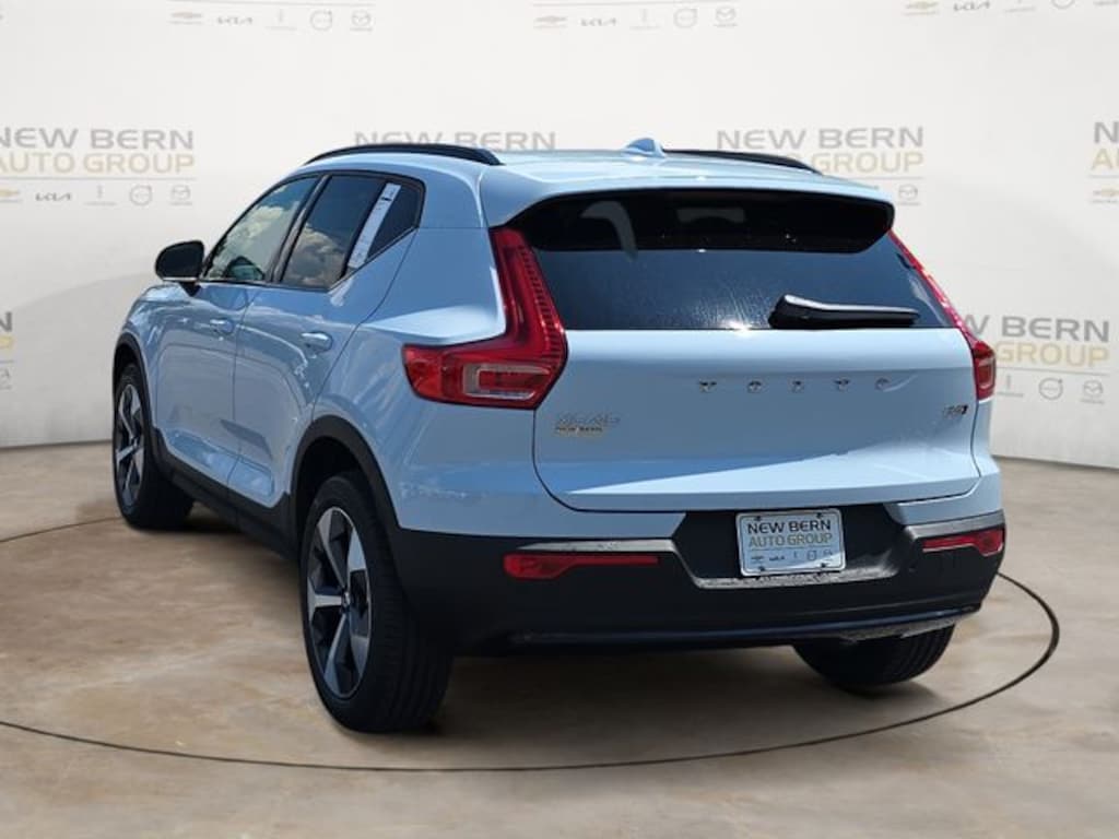New 2026 Volvo XC40 B5 Plus SUV