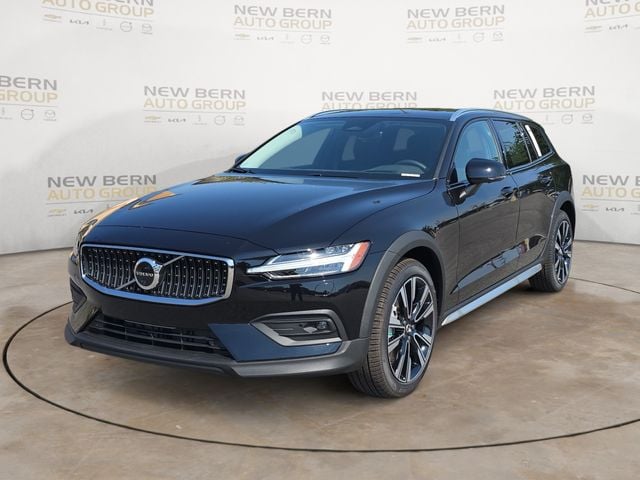 2026 Volvo V60 Cross Country B5 Ultra AWD's photo