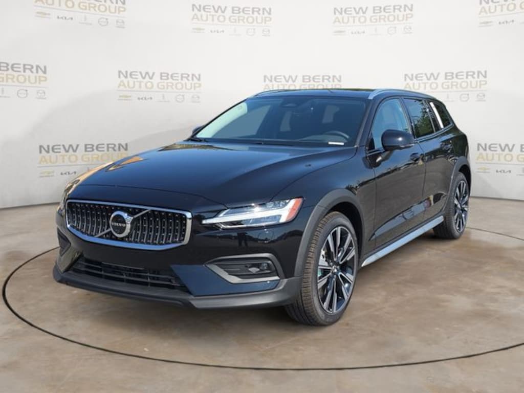 New 2026 Volvo V60 Cross Country B5 Ultra Wagon