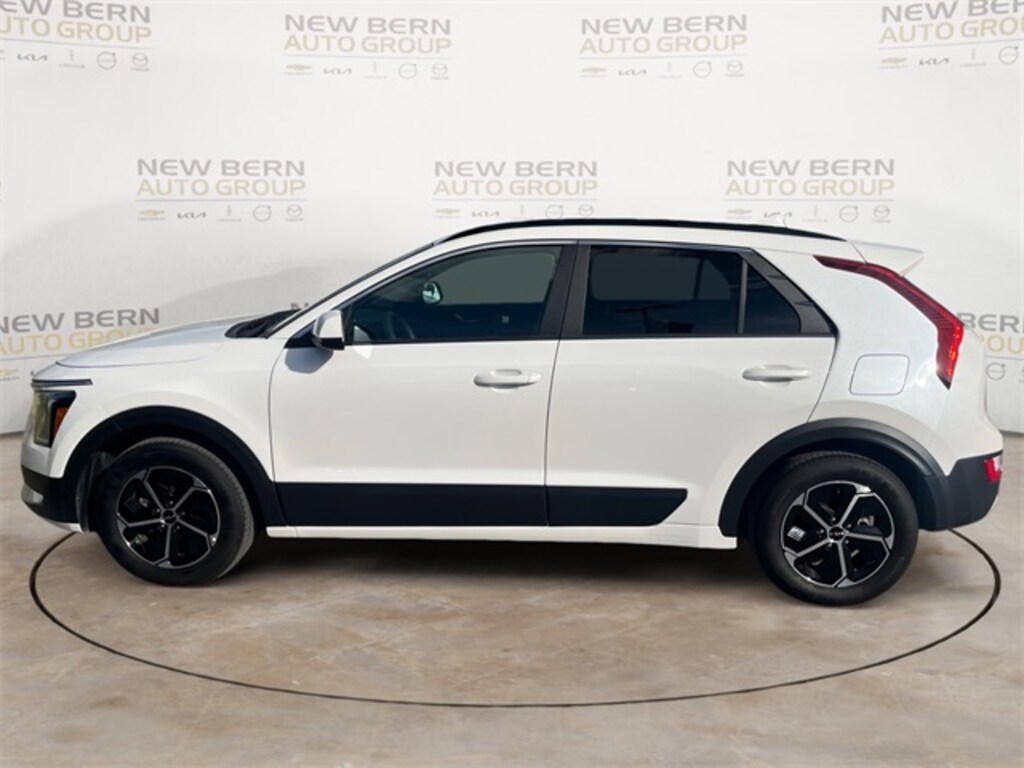 Used 2025 Kia Niro LX SUV