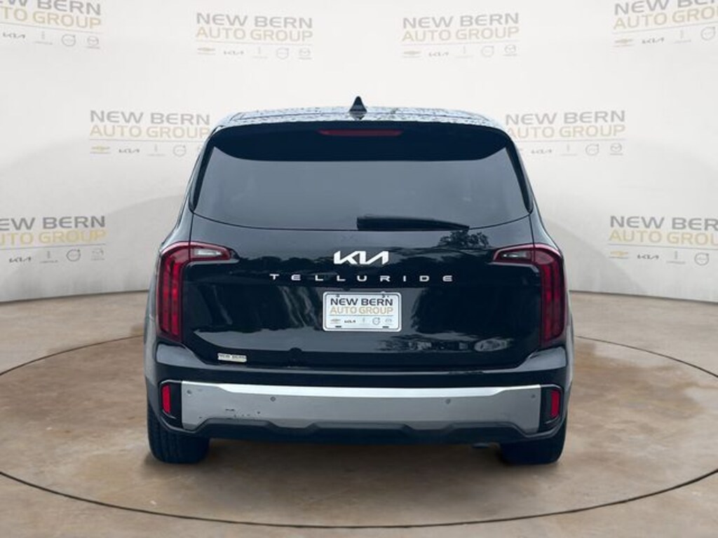 Used 2023 Kia Telluride LX SUV