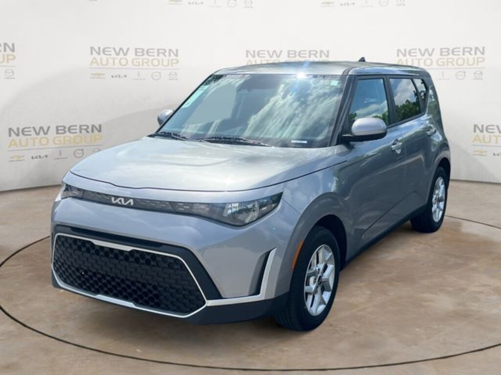 Used 2025 Kia Soul LX Hatchback