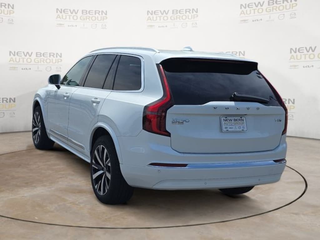 New 2026 Volvo XC90 plug-in hybrid T8 Core SUV