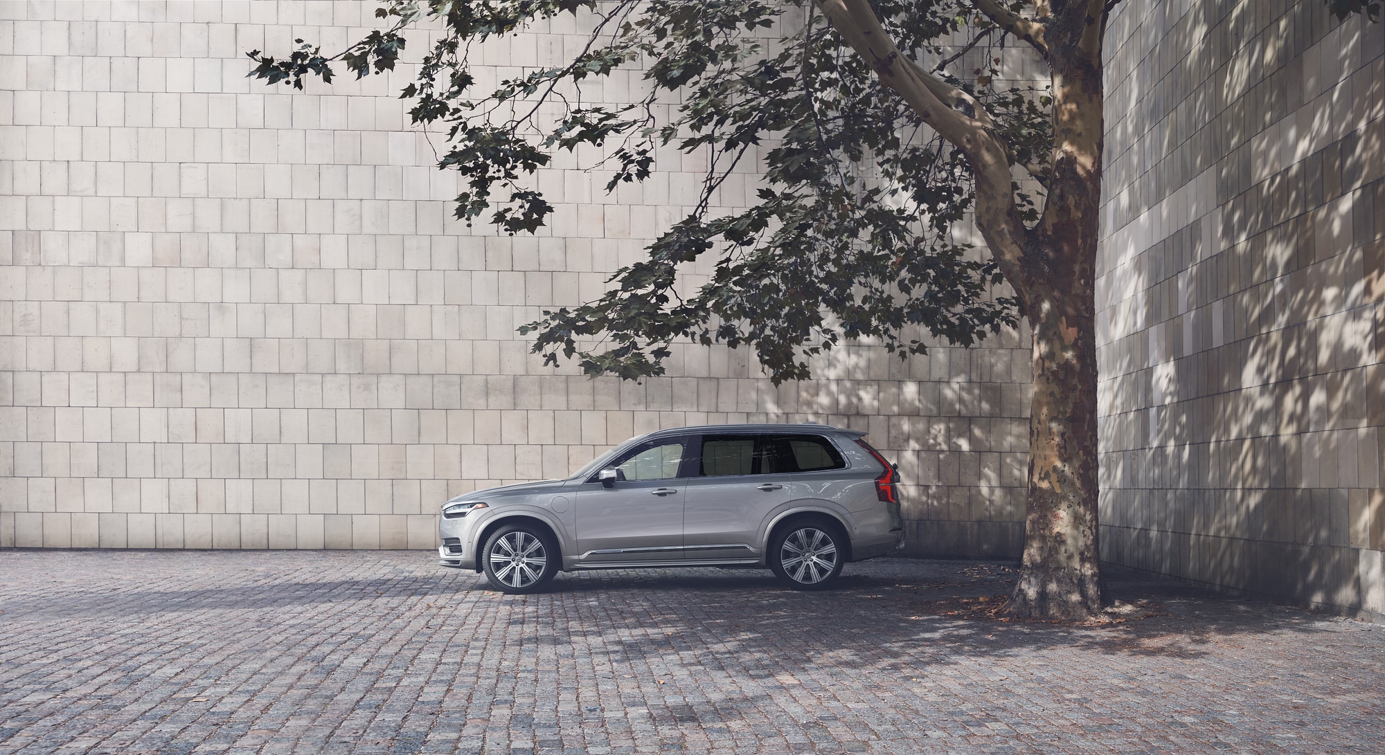 2022_Volvo_XC90_Light.jpeg