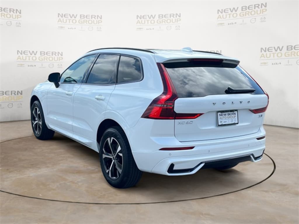 New 2026 Volvo XC60 B5 Core SUV