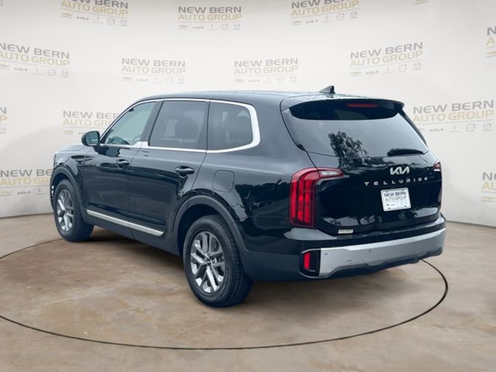 Used 2023 Kia Telluride LX SUV