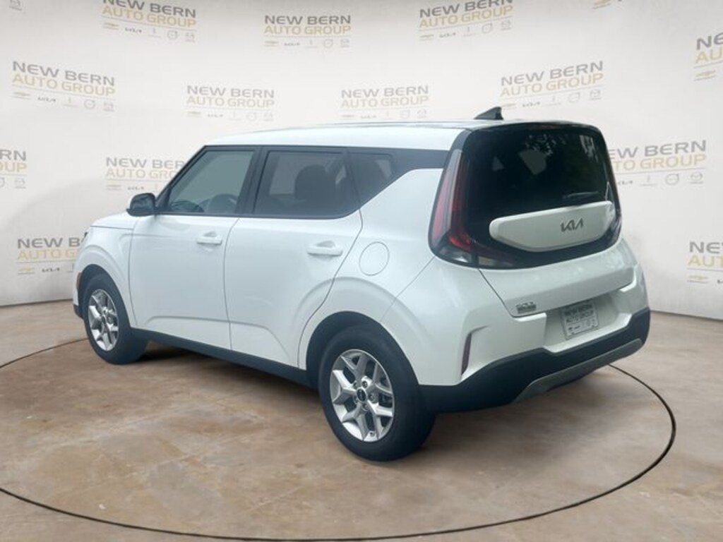 Used 2025 Kia Soul LX Hatchback
