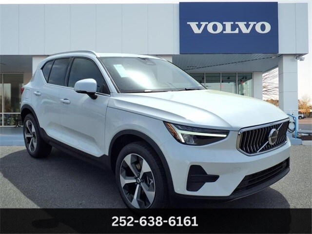 2025 Volvo XC40 B5 Core Bright Theme