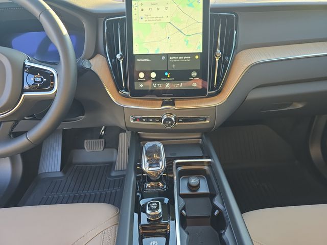 2026 Volvo XC60 Plus - Photo 11