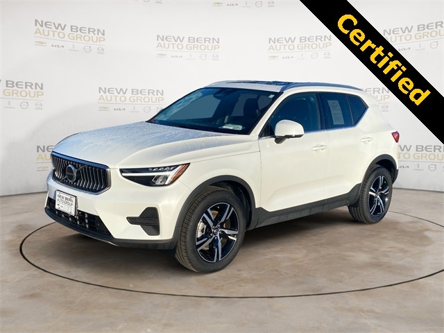 2025 Volvo XC40 Core's photo